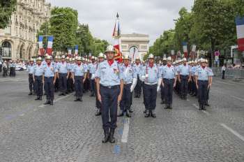 Le Bataillon des sapeurs-pompiers de France prêt à s'élancer