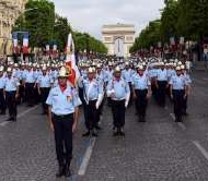 Le Bataillon des sapeurs-pompiers de France en ordre de marhce 